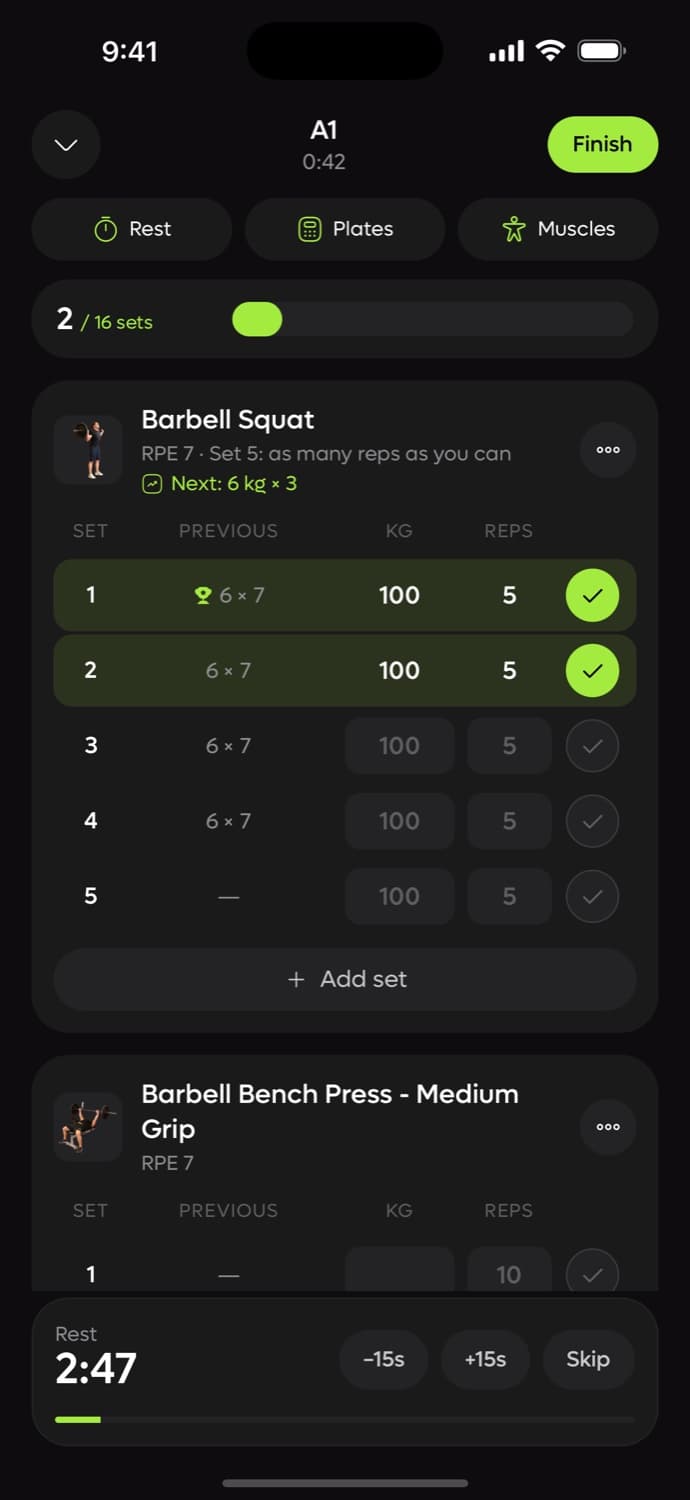 A workout: two squat sets logged at 100 kg, a PR and the rest timer